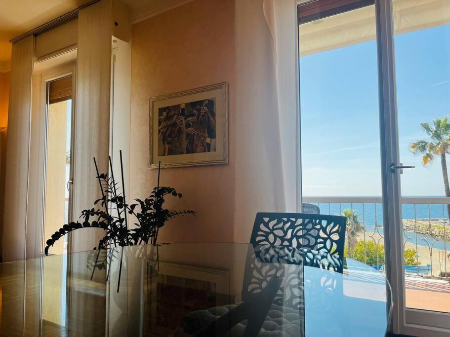 Brezza Di Mare Apartment Imperia Exterior foto
