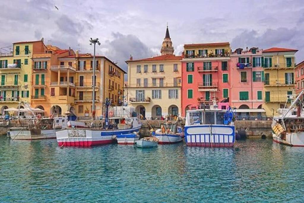 Brezza Di Mare Apartment Imperia Exterior foto